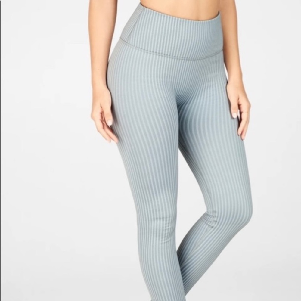 Fabletics High Waisted Seamless Rib Legging Small Artic Grey Raincloud